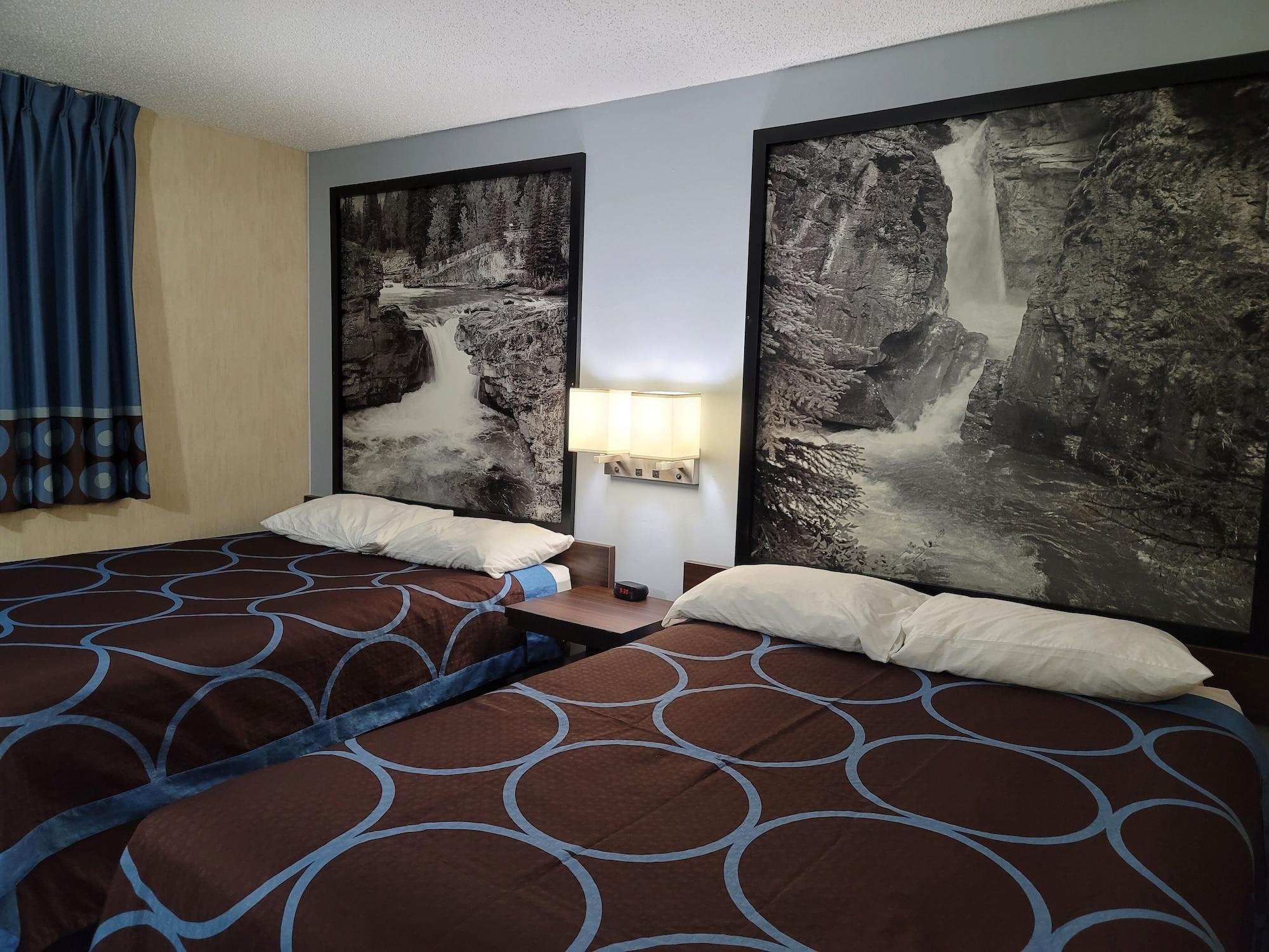 فندق Super 8 By Wyndham رد دير المظهر الخارجي الصورة