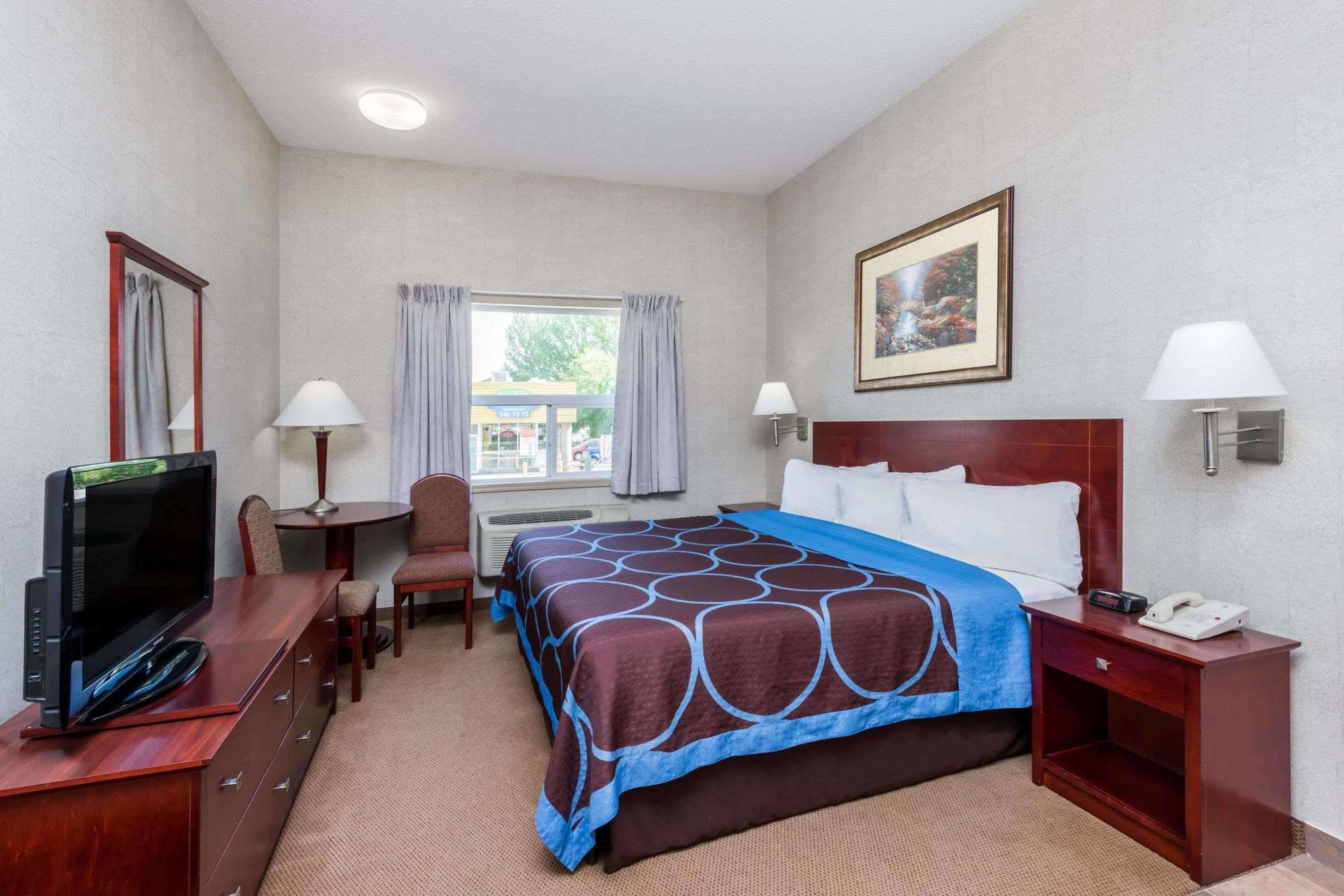فندق Super 8 By Wyndham رد دير المظهر الخارجي الصورة