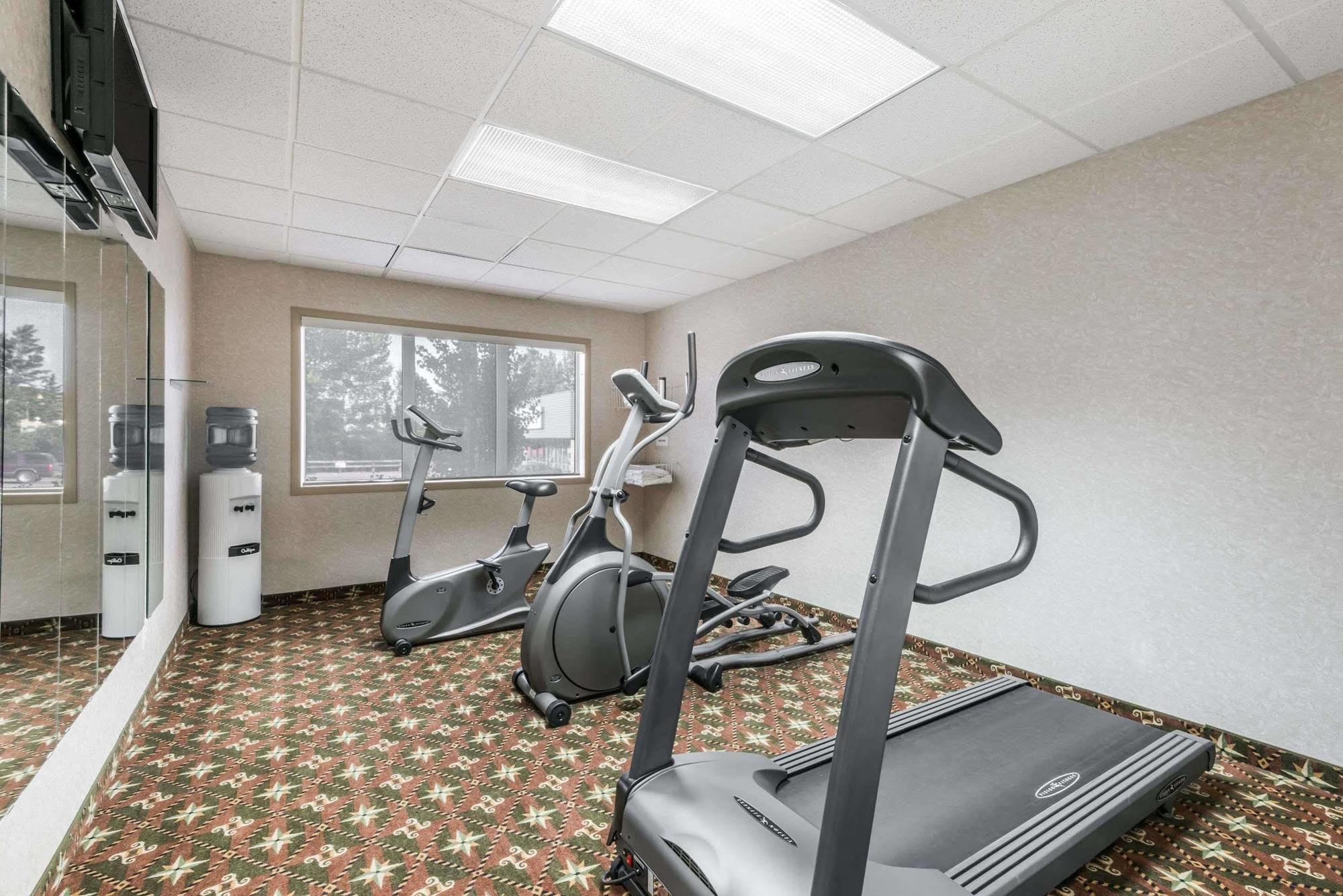 فندق Super 8 By Wyndham رد دير المظهر الخارجي الصورة