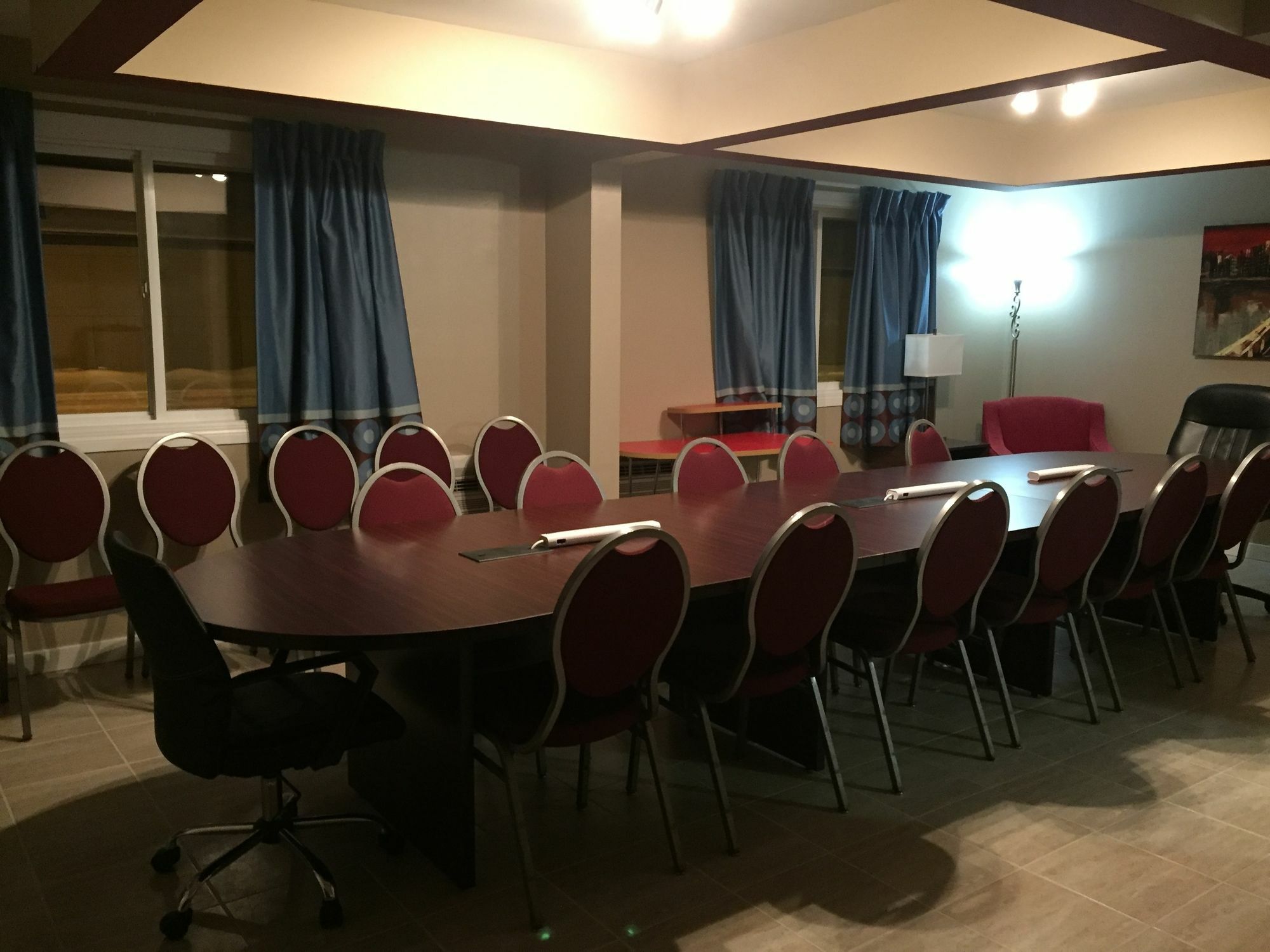 فندق Super 8 By Wyndham رد دير المظهر الخارجي الصورة