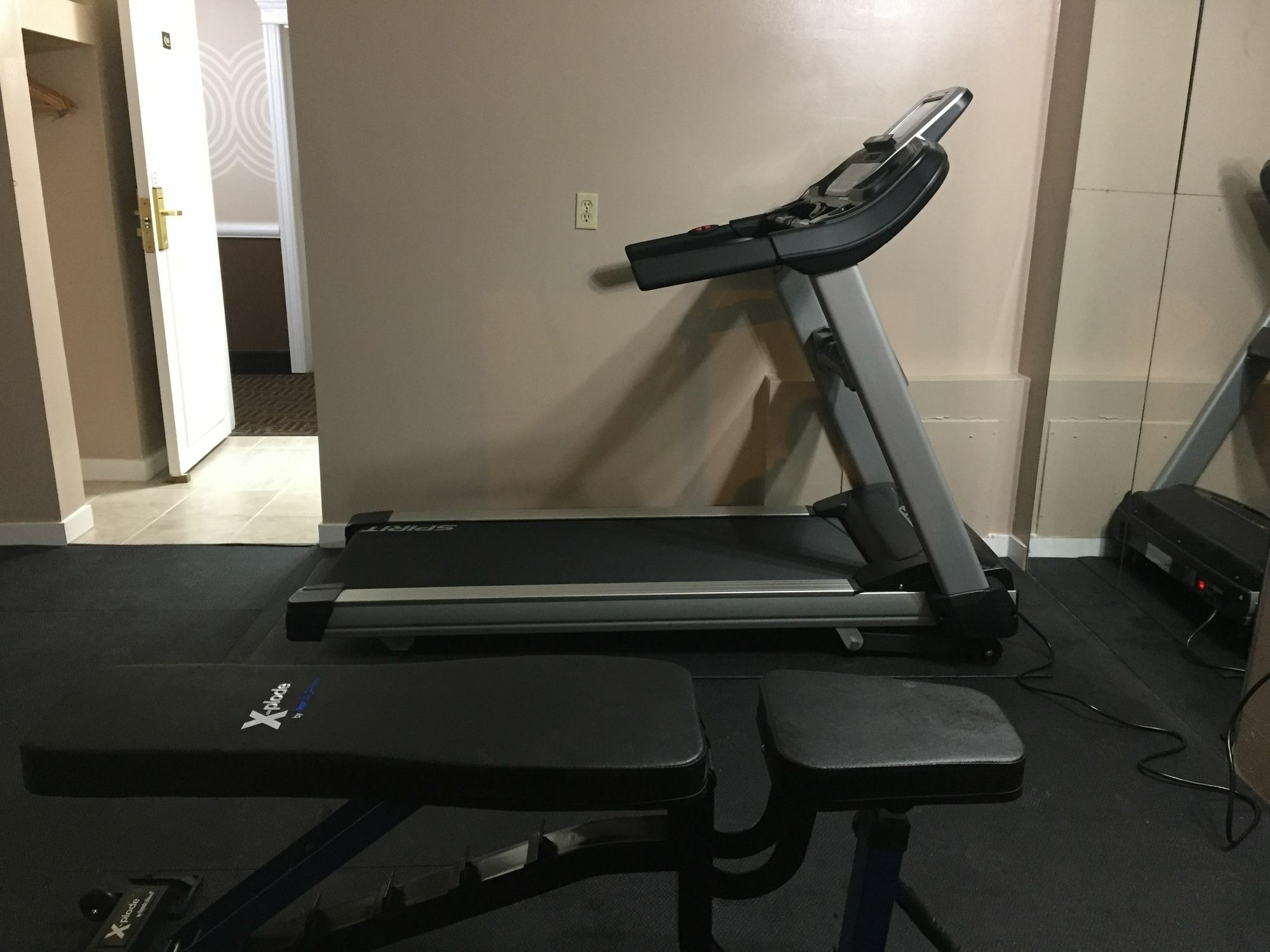 فندق Super 8 By Wyndham رد دير المظهر الخارجي الصورة