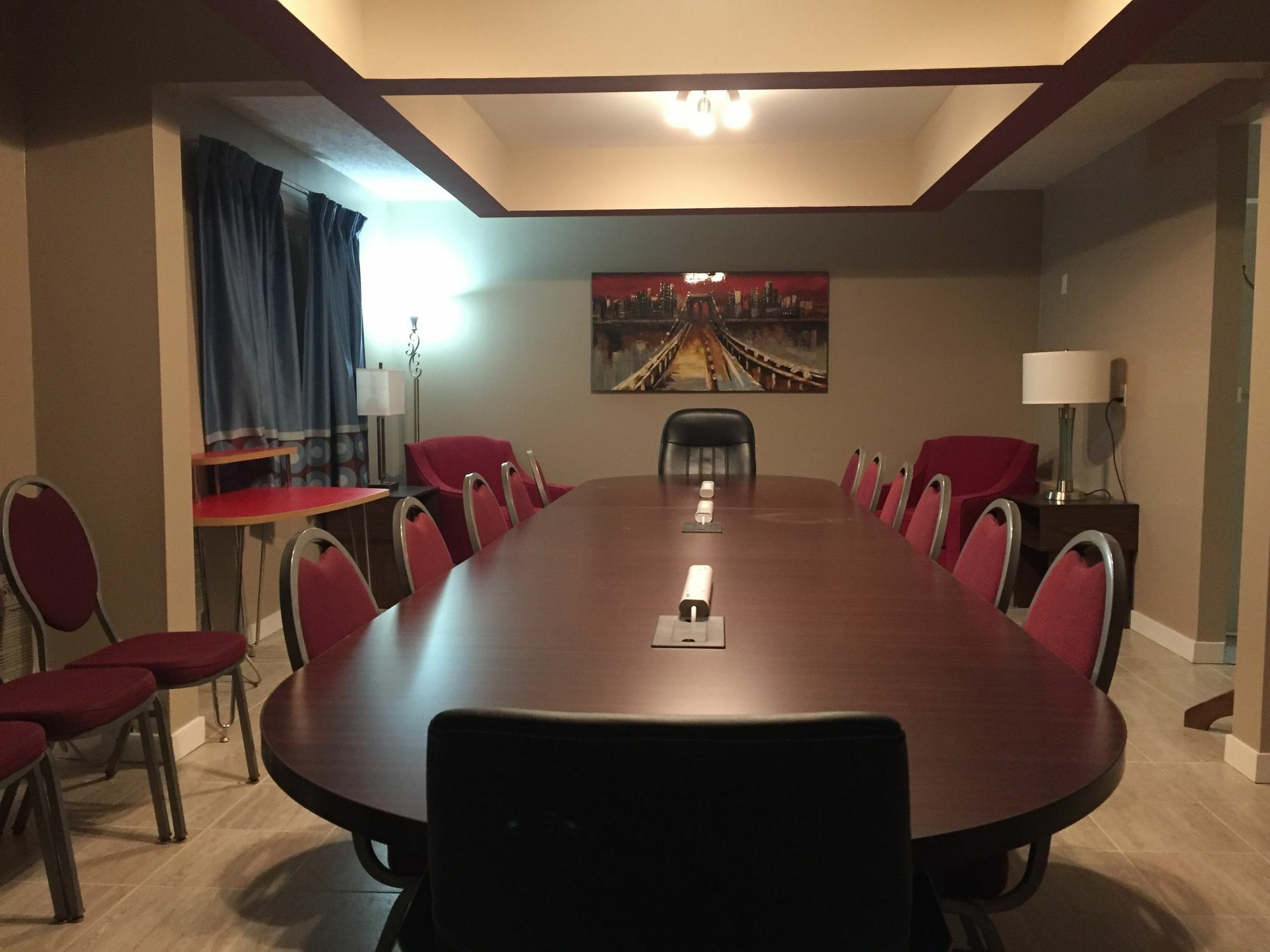 فندق Super 8 By Wyndham رد دير المظهر الخارجي الصورة