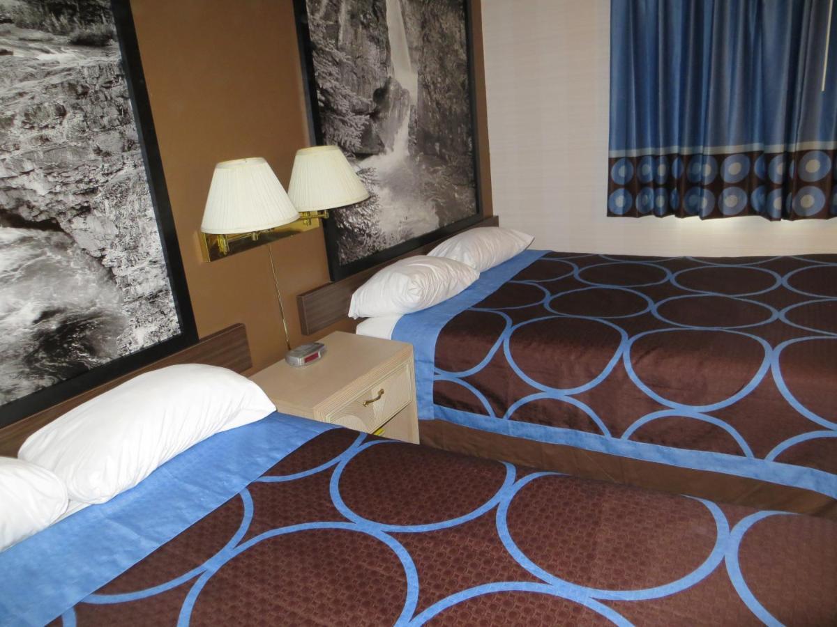 فندق Super 8 By Wyndham رد دير الغرفة الصورة